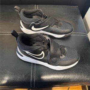 3Y Nike Kids Black and White Sneakers